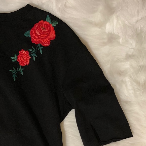 Divided Roses Crop Tops Tee - Picture 2 of 3